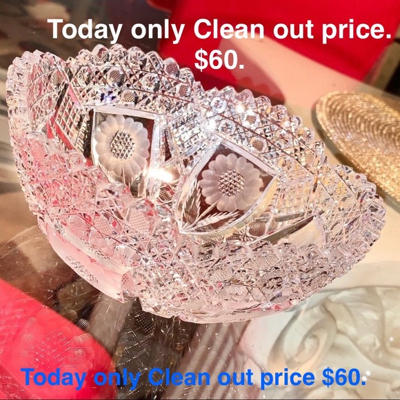 Poppy Flower Crystal Bowl Goes beyond the dining table standard.